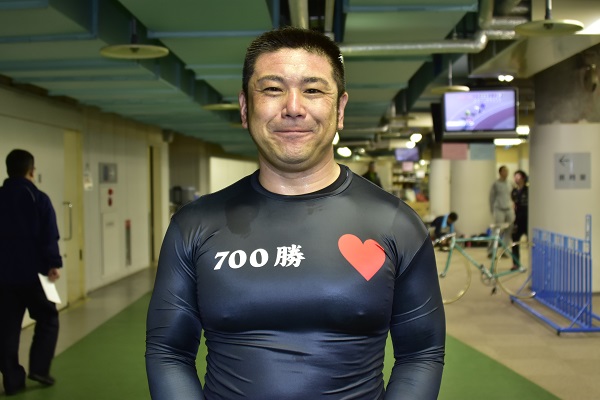 小嶋敬二選手(74期 石川) 金字塔700勝達成!