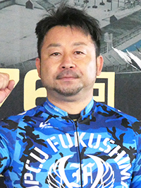 山崎　芳仁